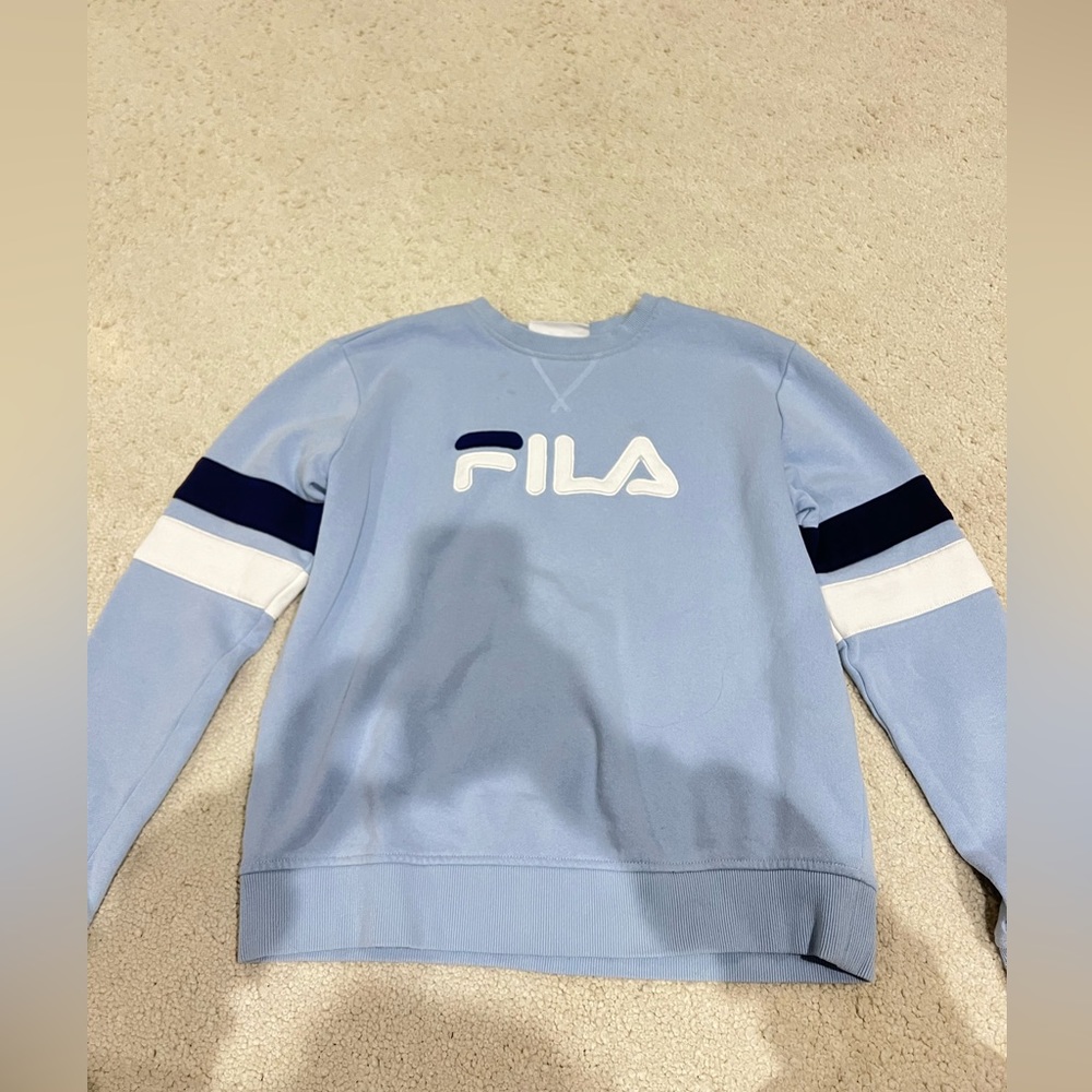 very cute blue fila sweatshirt